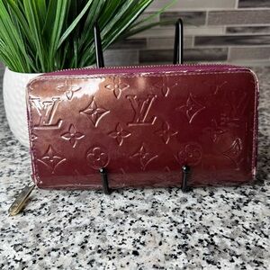 Louis Vuitton | Vernis Zippy Wallet Burgundy LV Print